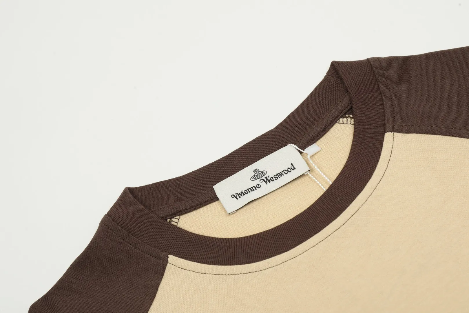 "Classic long sleeves" vivienne west wood Vivienne Saturn classic versatile raglan long sleeves Simple and fashionable, highly practical to wear inside and outside 2024's top hot style No need to say more, go straight to the details, full series of correct accessories, every detail is completely restored, and can be filled directly. Size: S M L Color: white and black, white pink, navy gray